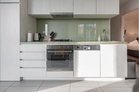 2Bedroom Apartment With Views In Docklands Next To CBD & Marvel Stadium - Accommodation NT 6