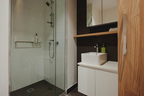 Mono Apartments On La Trobe Street - NT Tourism 4