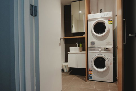 Mono Apartments On La Trobe Street - NT Tourism 5