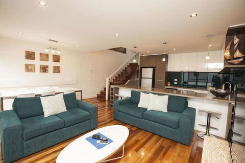 7 Falls Apartments - NT Tourism 4
