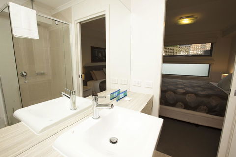 7 Falls Apartments - NT Tourism 17