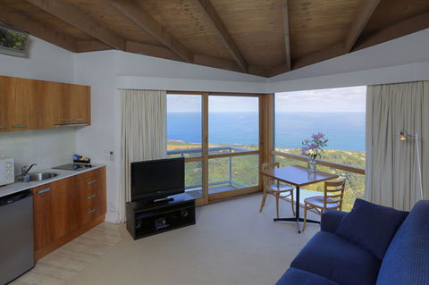 Chris\'s Beacon Point Restaurant & Villas - NT Tourism 5