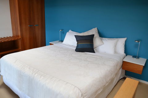 Chris\'s Beacon Point Restaurant & Villas - NT Tourism 3