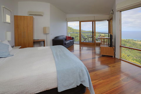 Chris\'s Beacon Point Restaurant & Villas - NT Tourism 0