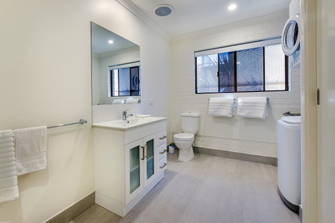 Allambi Holiday Apartments - Accommodation NT 35