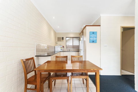Allambi Holiday Apartments - Accommodation NT 1