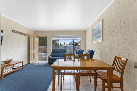 Allambi Holiday Apartments - Accommodation NT 12
