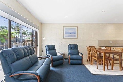 Allambi Holiday Apartments - Accommodation NT 3