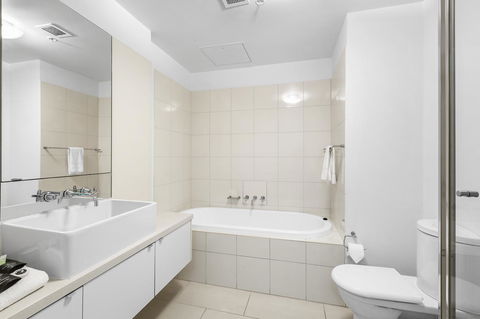 Melbourne Holiday Apartments Flinders Wharf - Accommodation NT 16