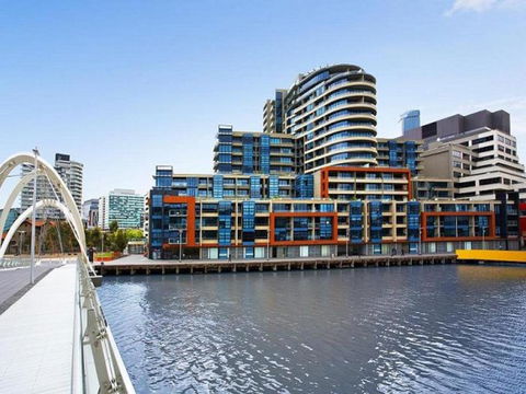 Melbourne Holiday Apartments Flinders Wharf - Accommodation NT 11