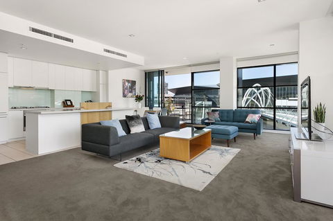 Waterfront Melbourne Apartments - NT Tourism 1