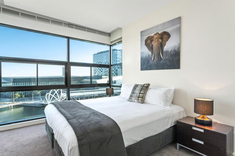 Waterfront Melbourne Apartments - NT Tourism 7