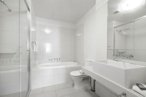 Waterfront Melbourne Apartments - NT Tourism 5