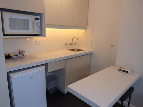 City Limits Hotel Apartments - Accommodation NT 19