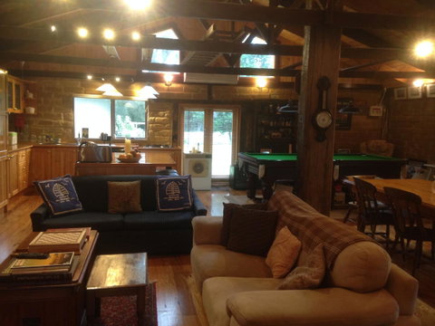 Mud Hollow Barn - Accommodation NT 10