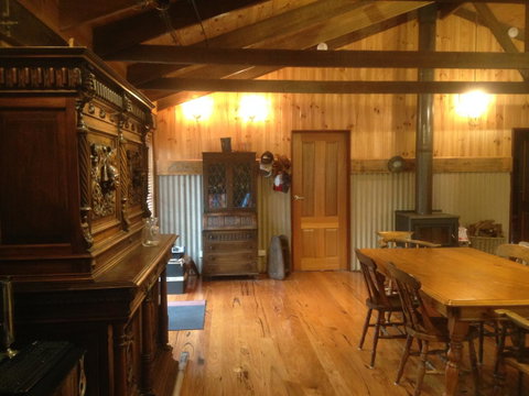 Mud Hollow Barn - Accommodation NT 9