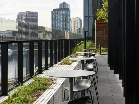 Vibe Hotel Melbourne Docklands - Accommodation NT 21