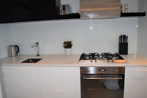 Executive Stay Little Collins Street - Accommodation NT 4