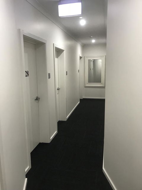 CROWN CENTRAL BUSINESS DISTRICT MOTEL - NO UNDER 18s - NT Tourism 22
