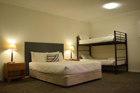 CROWN CENTRAL BUSINESS DISTRICT MOTEL - NO UNDER 18s - NT Tourism 40