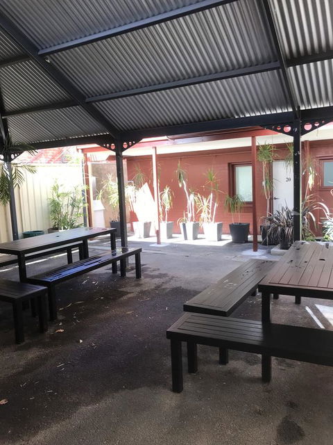 CROWN CENTRAL BUSINESS DISTRICT MOTEL - NO UNDER 18s - NT Tourism 16