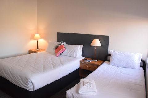CROWN CENTRAL BUSINESS DISTRICT MOTEL - NO UNDER 18s - NT Tourism 31