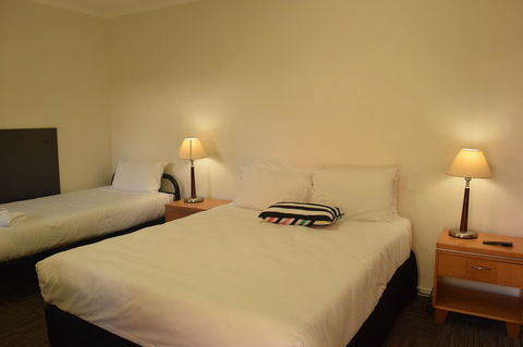 CROWN CENTRAL BUSINESS DISTRICT MOTEL - NO UNDER 18s - NT Tourism 37