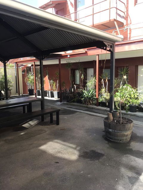 CROWN CENTRAL BUSINESS DISTRICT MOTEL - NO UNDER 18s - NT Tourism 13