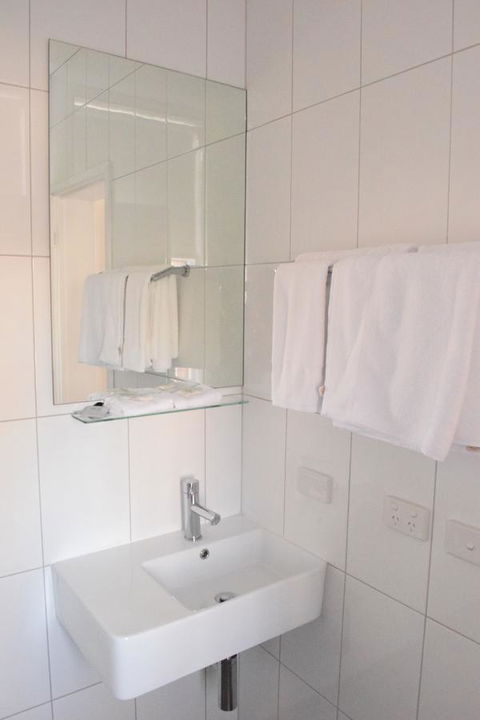 CROWN CENTRAL BUSINESS DISTRICT MOTEL - NO UNDER 18s - NT Tourism 29