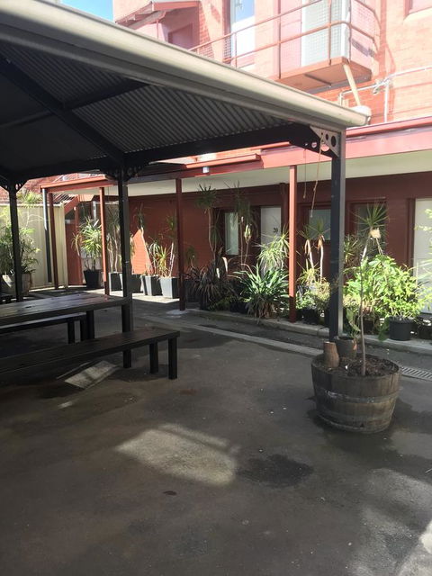 CROWN CENTRAL BUSINESS DISTRICT MOTEL - NO UNDER 18s - NT Tourism 20