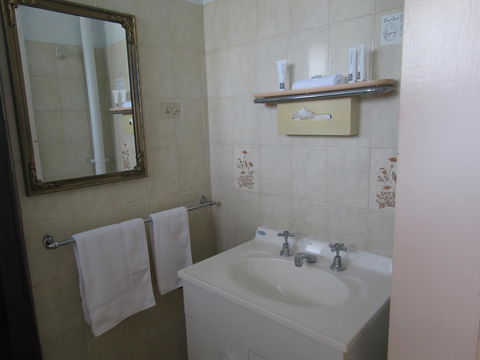 Twin City Motor Inn - Accommodation NT 36