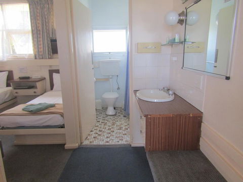 Twin City Motor Inn - Accommodation NT 15