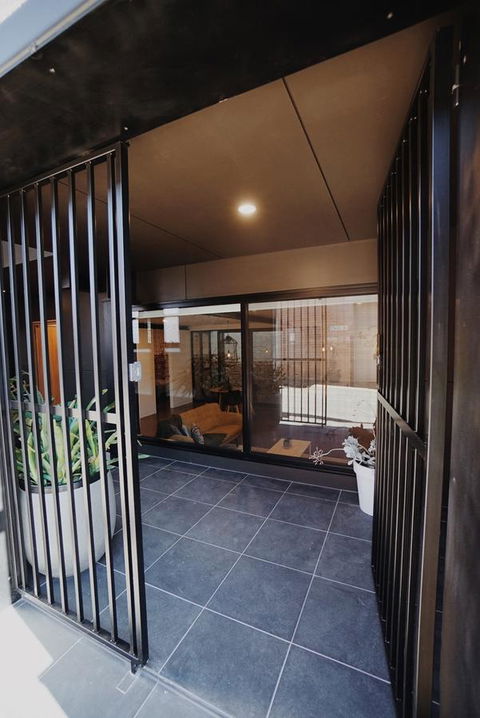 THE WAREHOUSE APARTMENTS - Accommodation NT 4