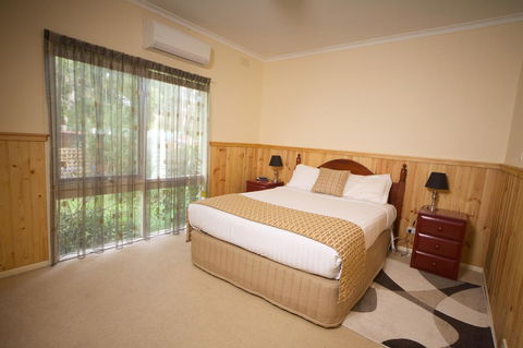 Sanctuary House Resort Motel - Accommodation NT 13