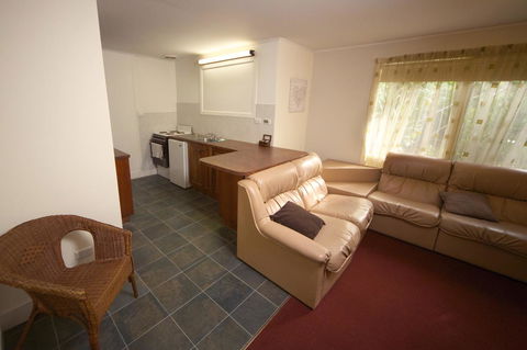 Sanctuary House Resort Motel - Accommodation NT 23
