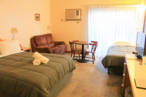St Georges Motor Inn - Accommodation NT 12