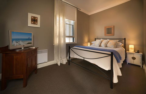 Athelstane House - Accommodation NT 15