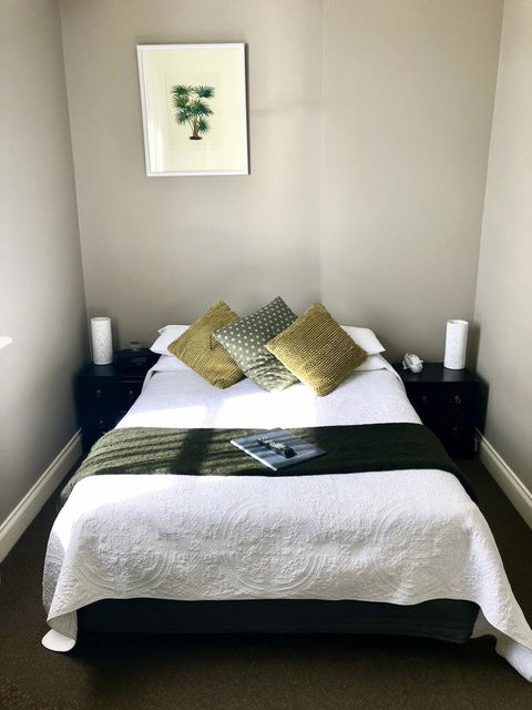 Athelstane House - Accommodation NT 6