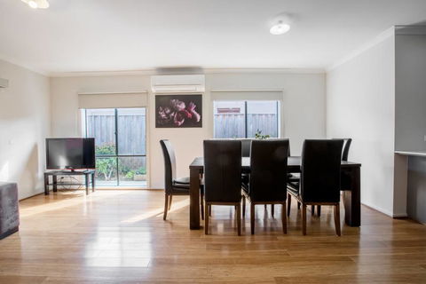 Holiday Rose - Accommodation NT 7