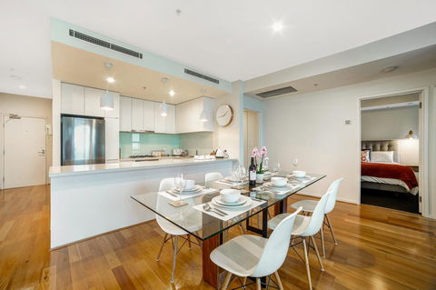 Signature Waterfront Apartments - Accommodation NT 13
