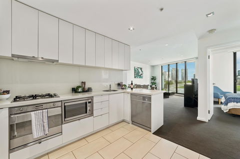 Signature Waterfront Apartments - Accommodation NT 28