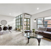 Sophisticated modern 3 bed home in foodie paradise - Accommodation NT