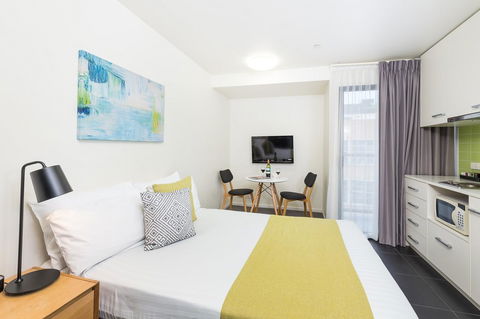 City Edge North Melbourne Apartment Hotel - NT Tourism 0