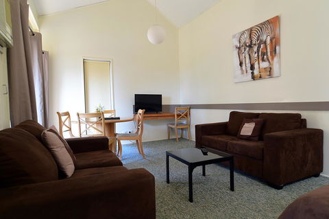 Executive Hideaway - Accommodation NT 22
