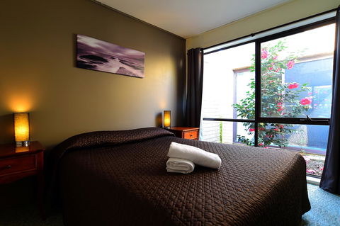 Executive Hideaway - Accommodation NT 20