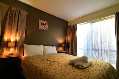 Executive Hideaway - Accommodation NT 11