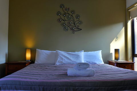 Executive Hideaway - Accommodation NT 28