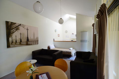 Executive Hideaway - Accommodation NT 15
