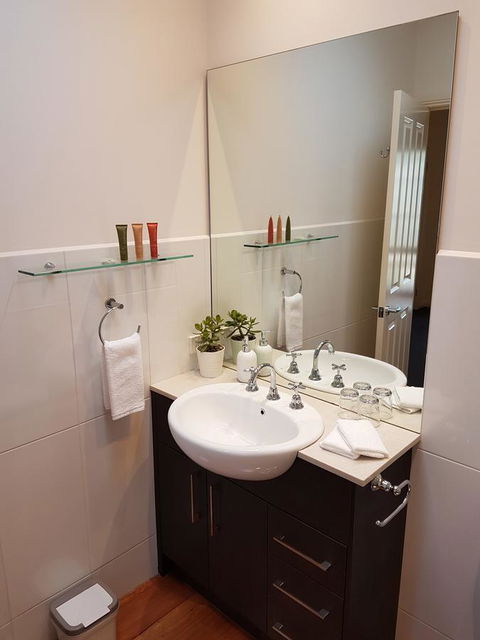 Healesville House - Fig Tree House - Accommodation NT 12