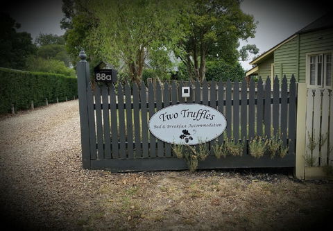 Two Truffles Cottages - Accommodation NT 16